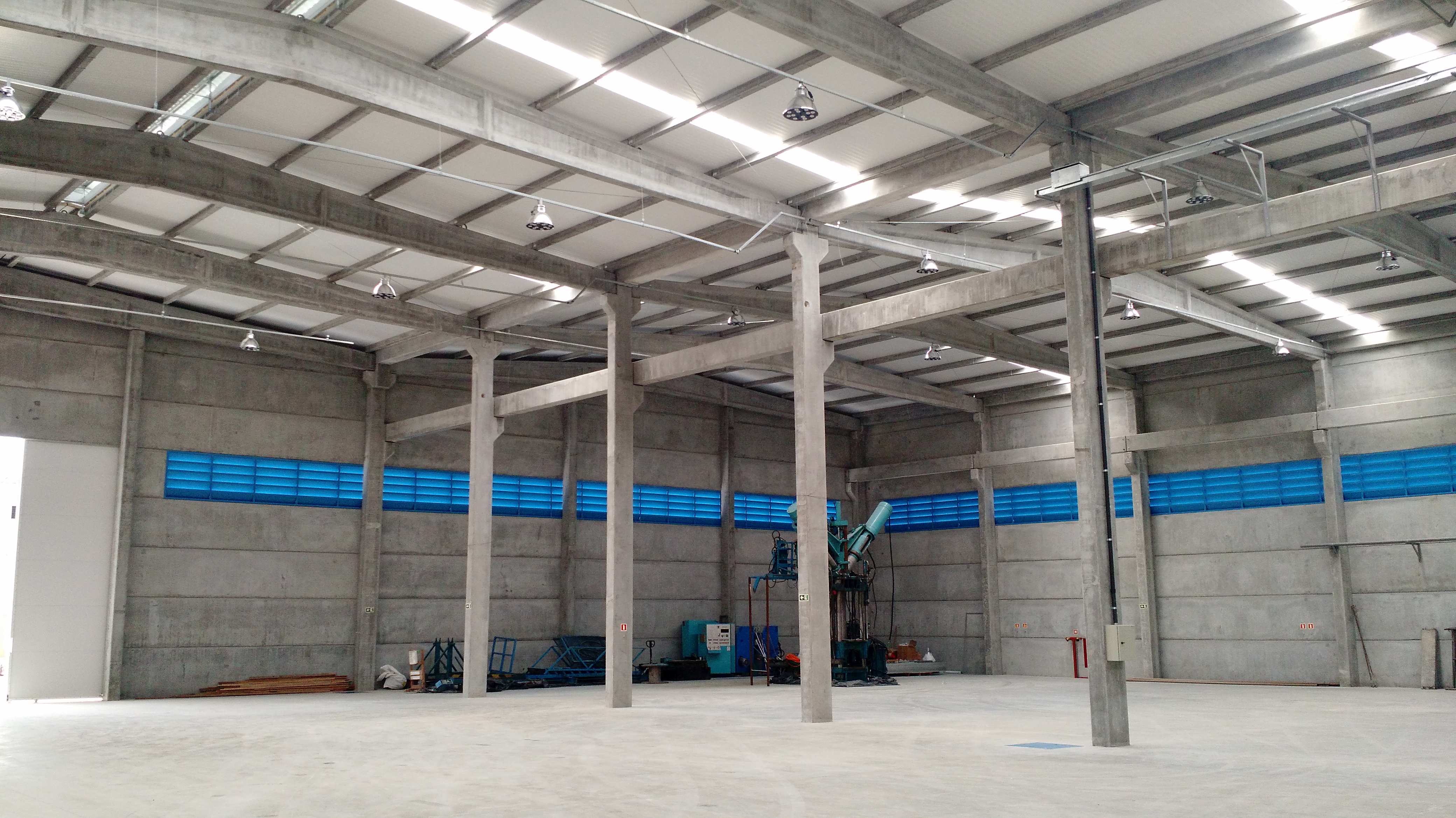 Projeto de indústria com ventilação e iluminação natural