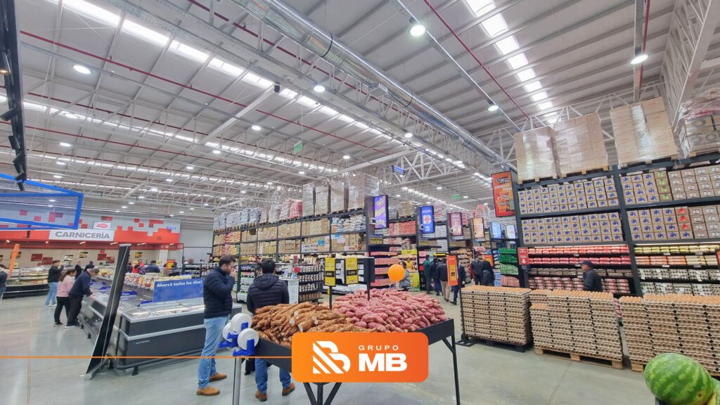Supermercado com iluminação natural 